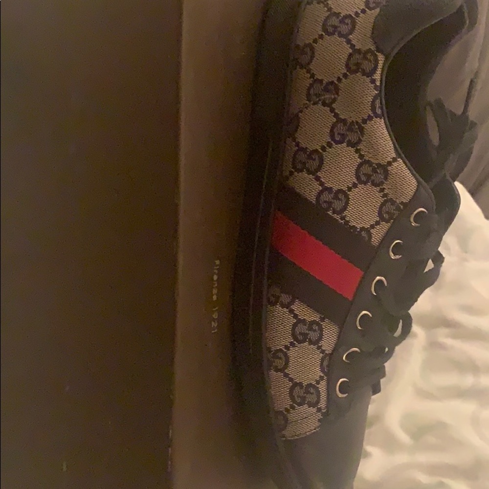 Classic Gucci sneakers original receipt available